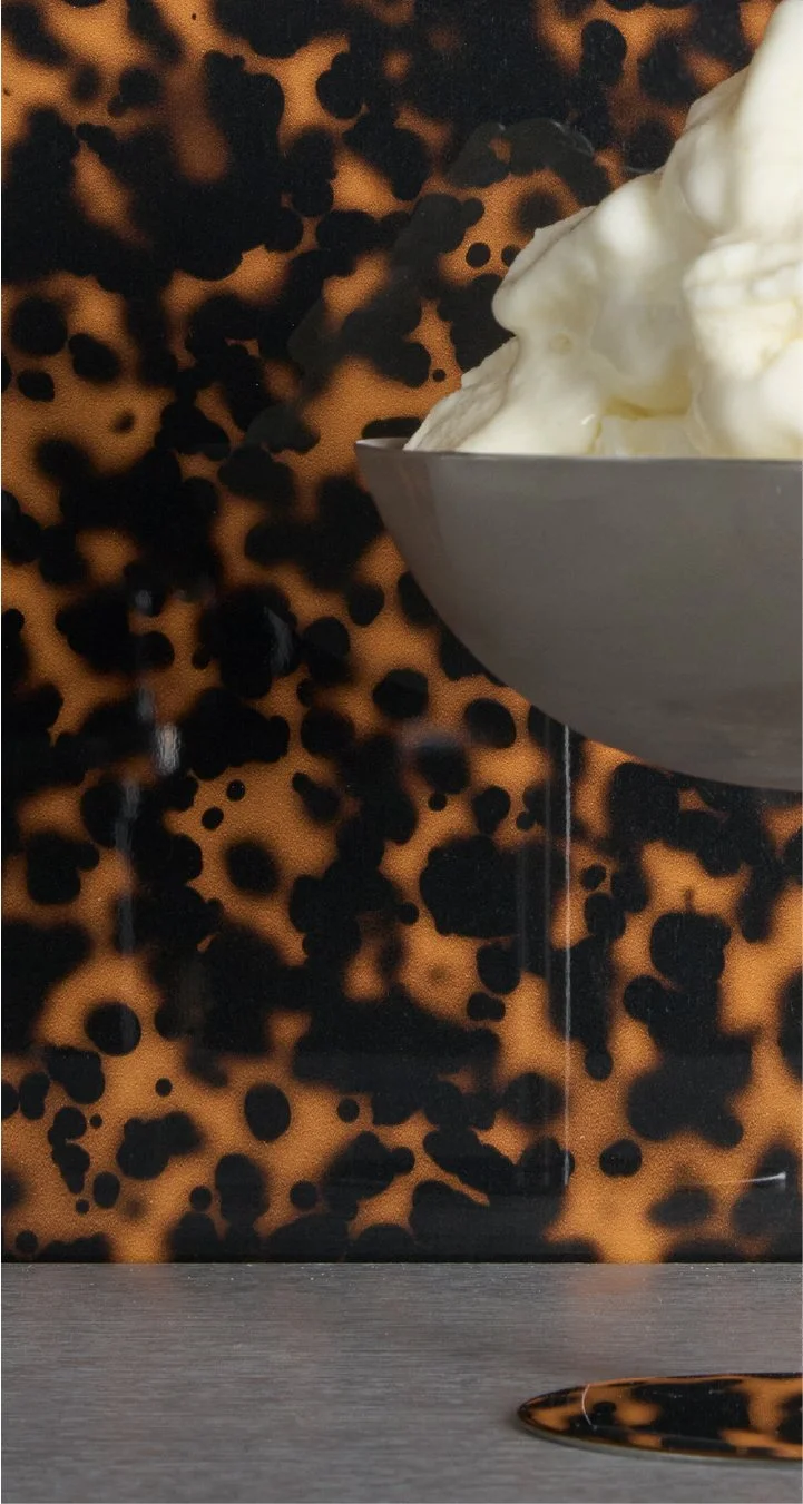 Tortoiseshell pattern in amber, black and cream