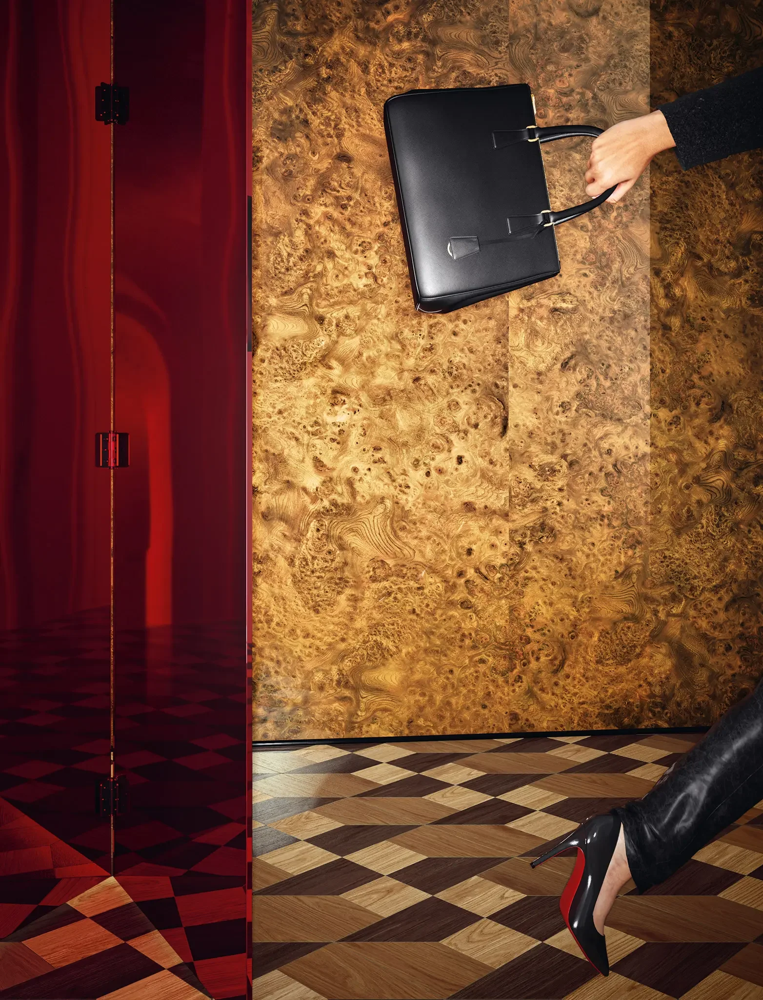 Rad Mid glossy porcelain tile with rich burlwood-inspired grain in amber and walnut tones