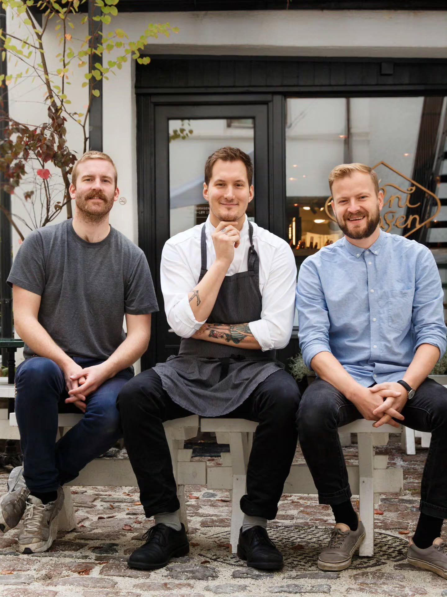 Godt nytt &aring;r alle 🌿

N&aring; n&aelig;rmer 8,5 &aring;r seg slutten her p&aring; @kolonihagenfrogner og jeg har henta fram noen bilder s&aring; jeg ser tydelig hvor mye eldre jeg har blitt 🥲

I to uker til er jeg &aring; finne p&aring; kj&osl