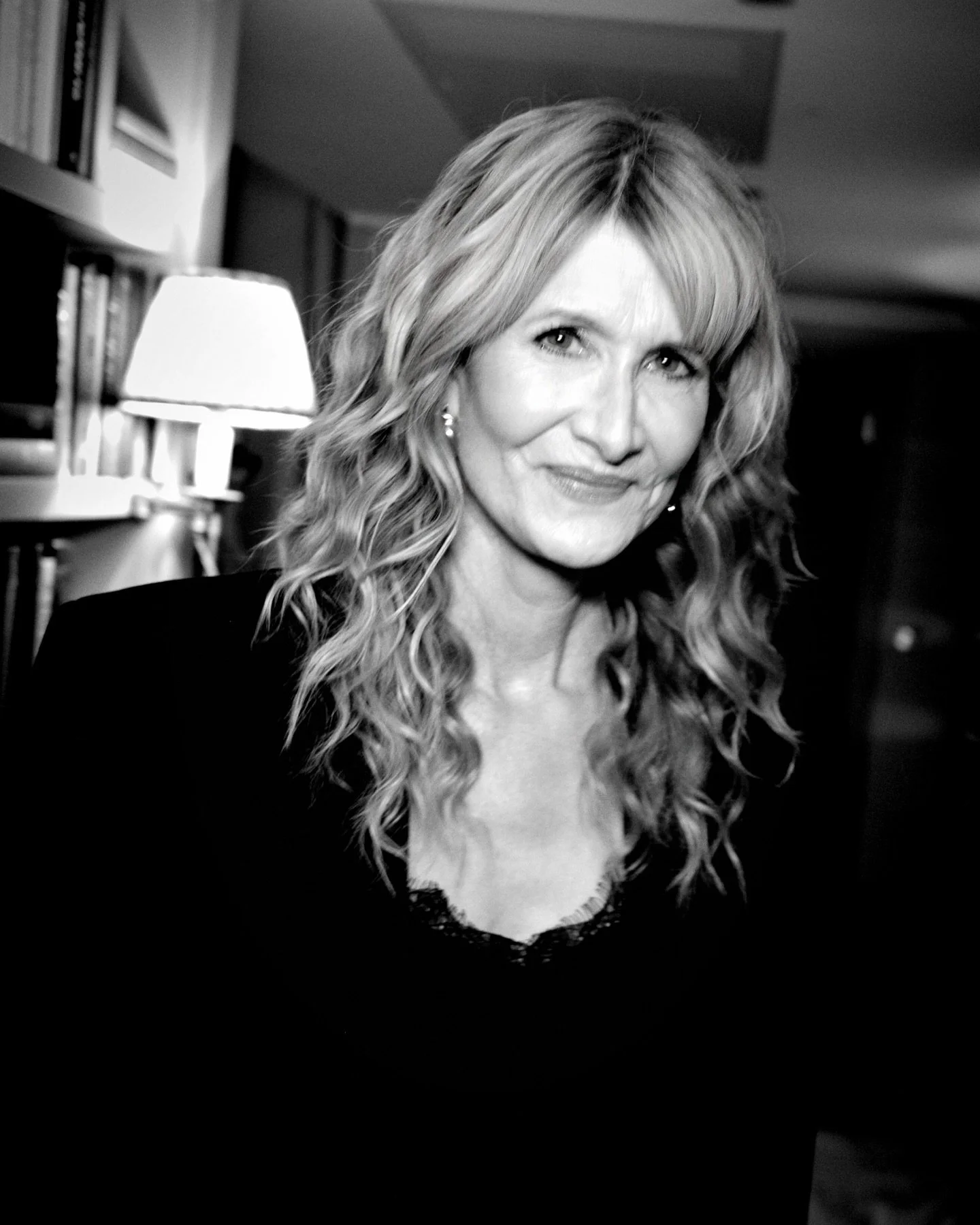 Oh hiiiii @lauradern 💓 
This gorgeous woman on her way to the Q&amp;A tonight for @isthisthingonfilm for the London Film Festival x 
Makeup by me 🤓
Hair by @bentalbott 👑
Styled by @elizabethstewart1 and assisted by @studio.yamine 🪡
❤️&zwj;🔥❤️&zw