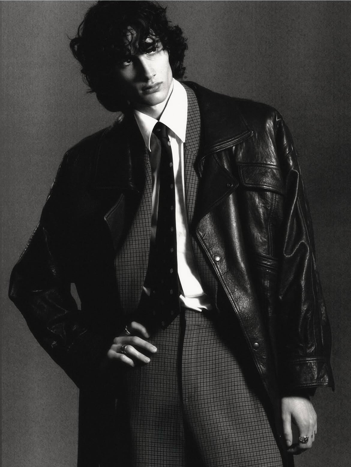 @sombr x @clashmagazine 
✖️✖️✖️✖️✖️
Grooming by me @thewallgroup 
Photographer @aaroncrossmann 
Styling @harryjwclements 
Grooming by me @thewallgroup 
Creative Direction @rbpmstudio