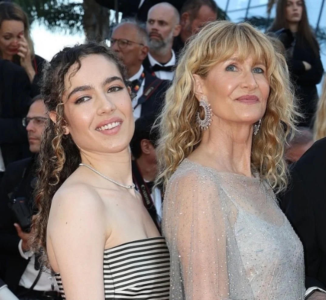 @lauradern @jayaharper &amp; @elleryharper with #BruceDern for the premier of documentary &lsquo;Dernsie- The Amazing Life of Bruce Dern&rsquo; 
Family love on the red carpet @festivaldecannes 🫶🏻
✨
Makeup for Laura and Jaya by me 
Hair for Laura &a