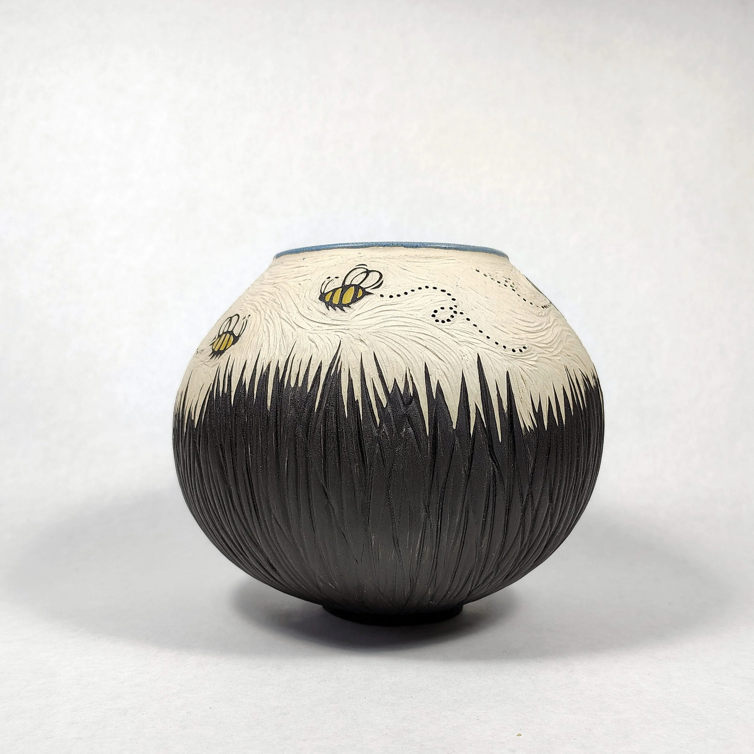 BE15-0058_BeeMeadowMoonJar_1_v1.jpg