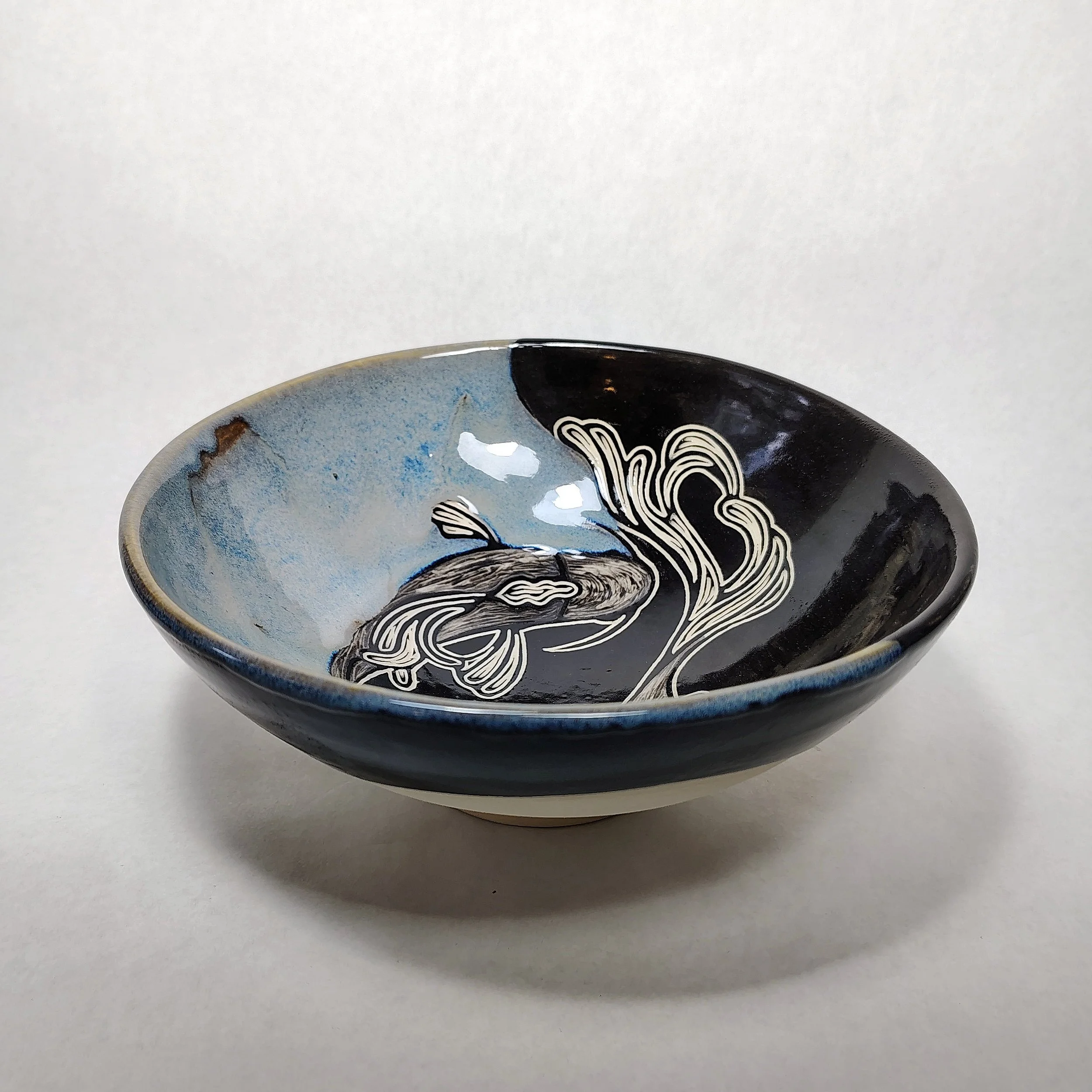 BE01-0034_BowlTwoKoiIntoBlueLowWideMED2_15_v1.jpg