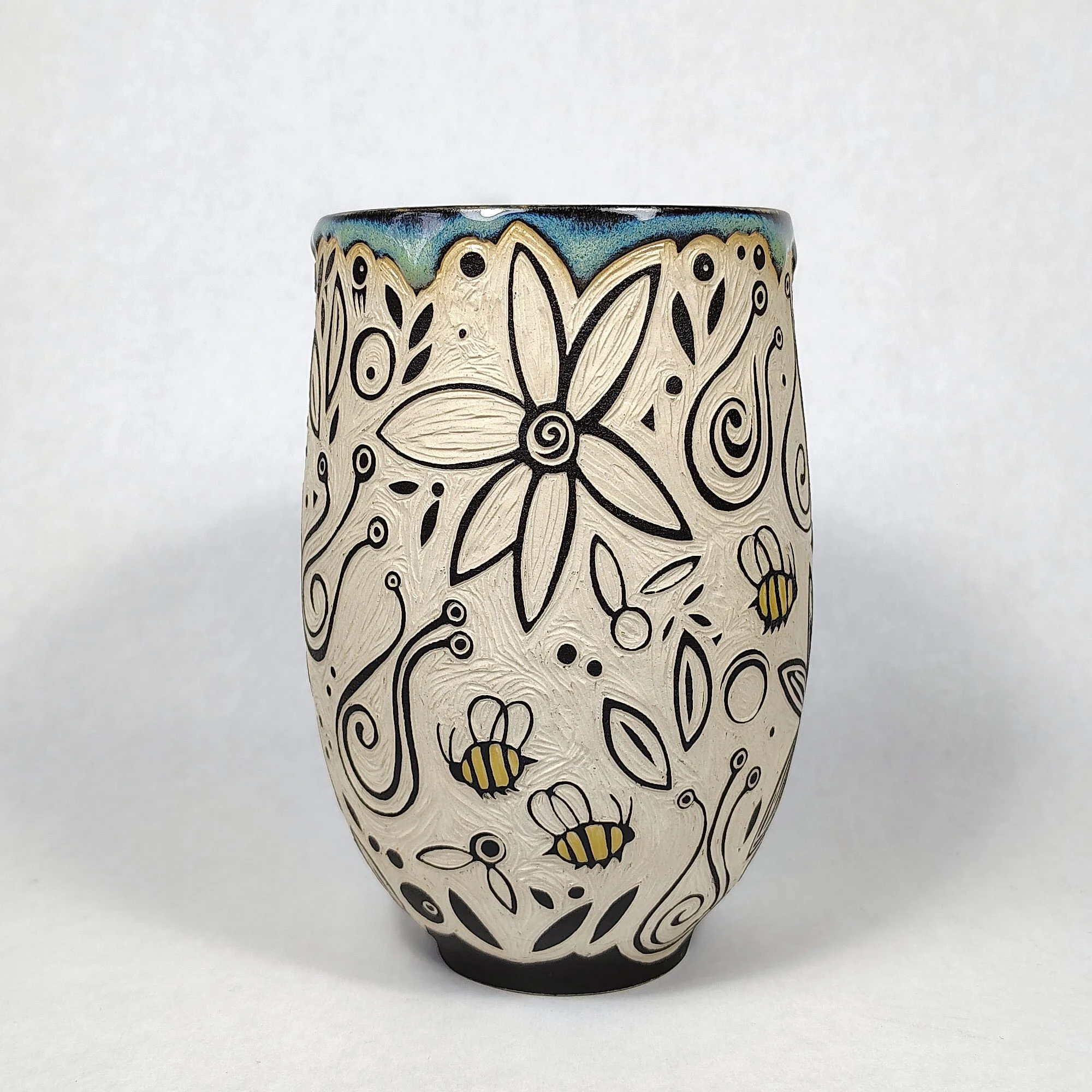 BE03-0040_CupFlowersAndBeesTumbler_1_v1.jpg
