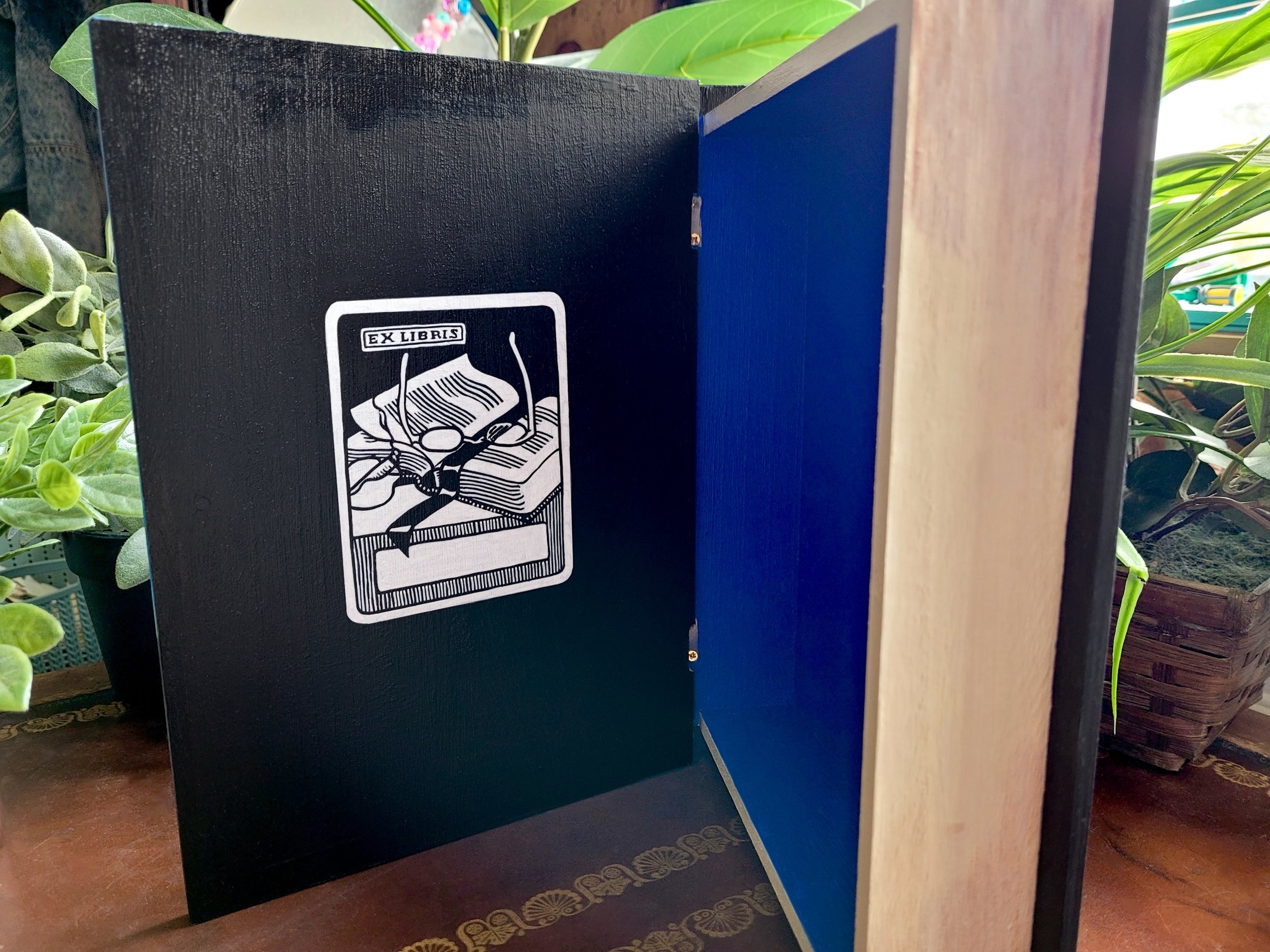 The Haunting of Hill House, opened with bookplate