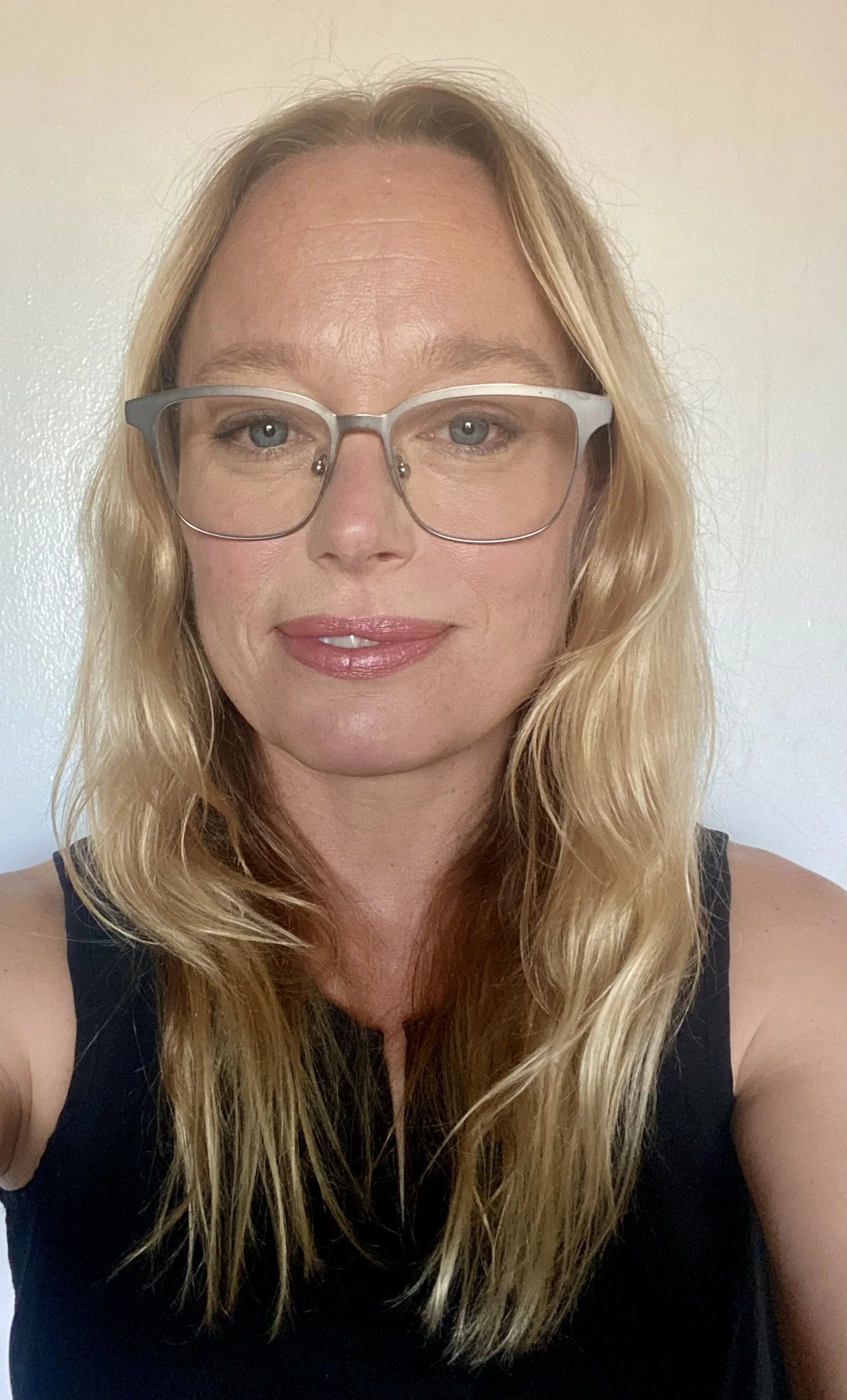 Episode 03: Navigating Media, Motherhood & Mission-Driven Work in the Digital Age with Meredith Whitefield