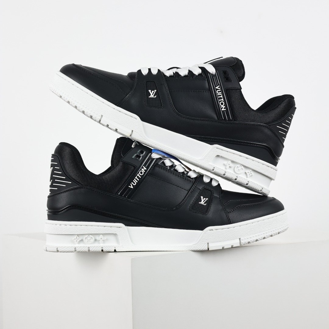 Lv Trainer Sneaker