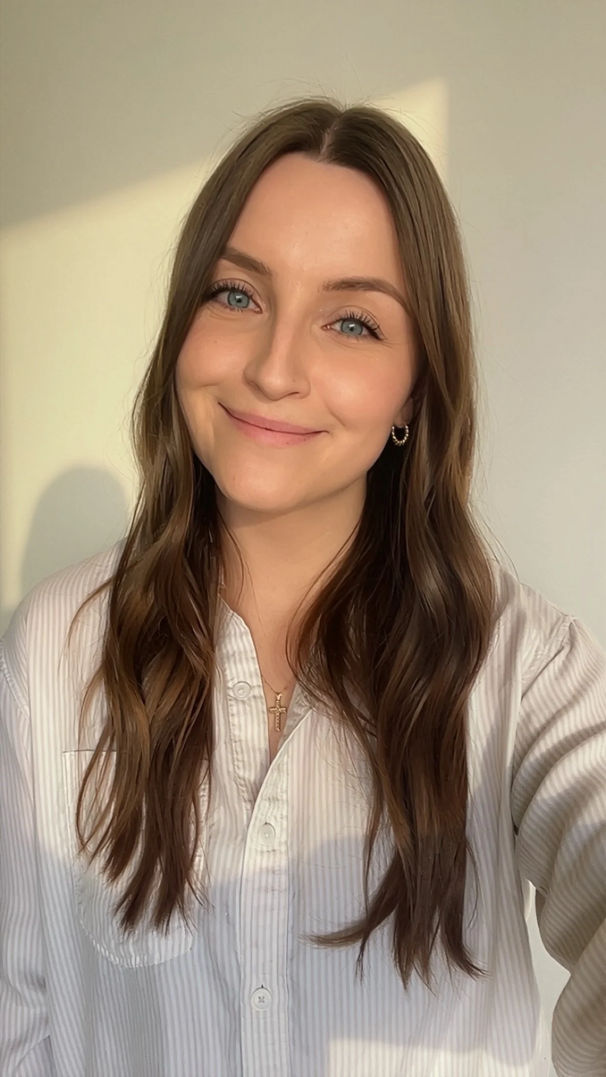 Pediatric speech-language pathologist supporting families with early communication and play-based learning.g a soft shadow.