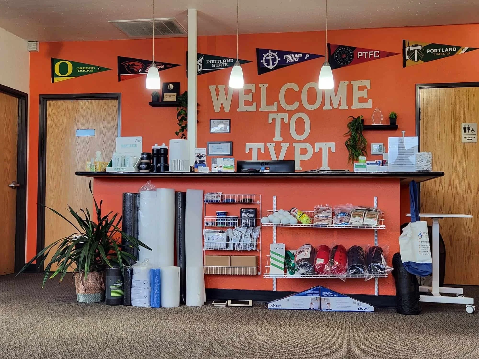 The front desk area of Tualatin Valley Physical Therapy
