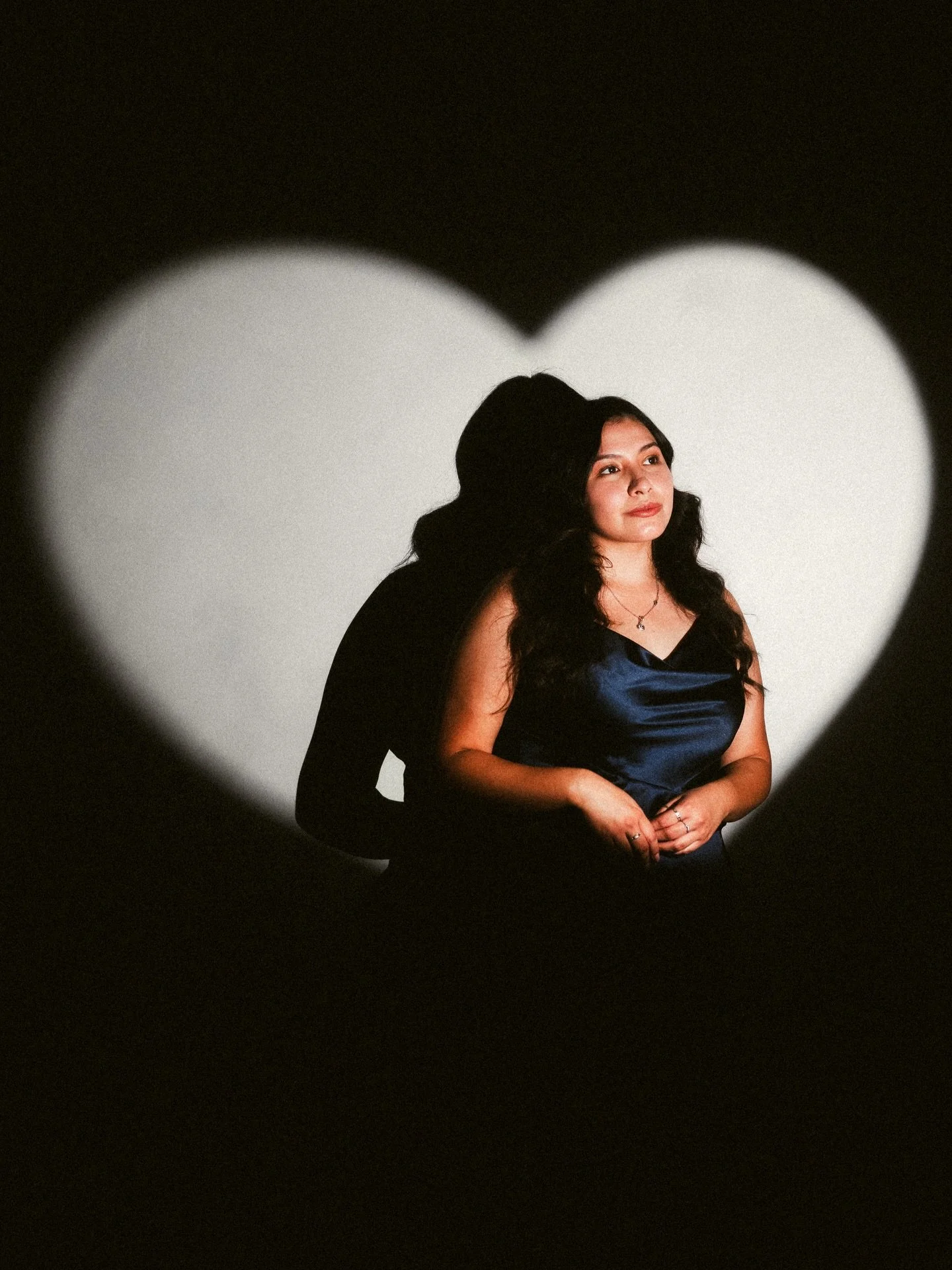 Estudio Elevada AFTER HOURS ✨

Who says natural daylight is the limit at our studio? Evening hours are the perfect time for creative shoots like this! 

And now, you can create this same look using our LED photo  spotlight available as an Add-on with