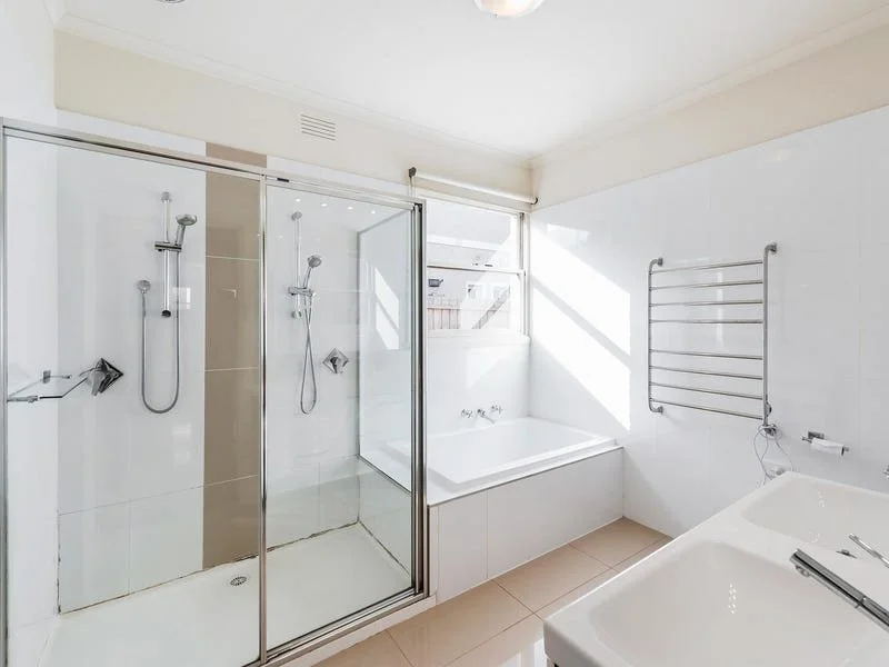 Main bath.jpg