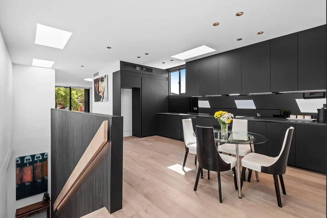 2 Kitchen.jpg