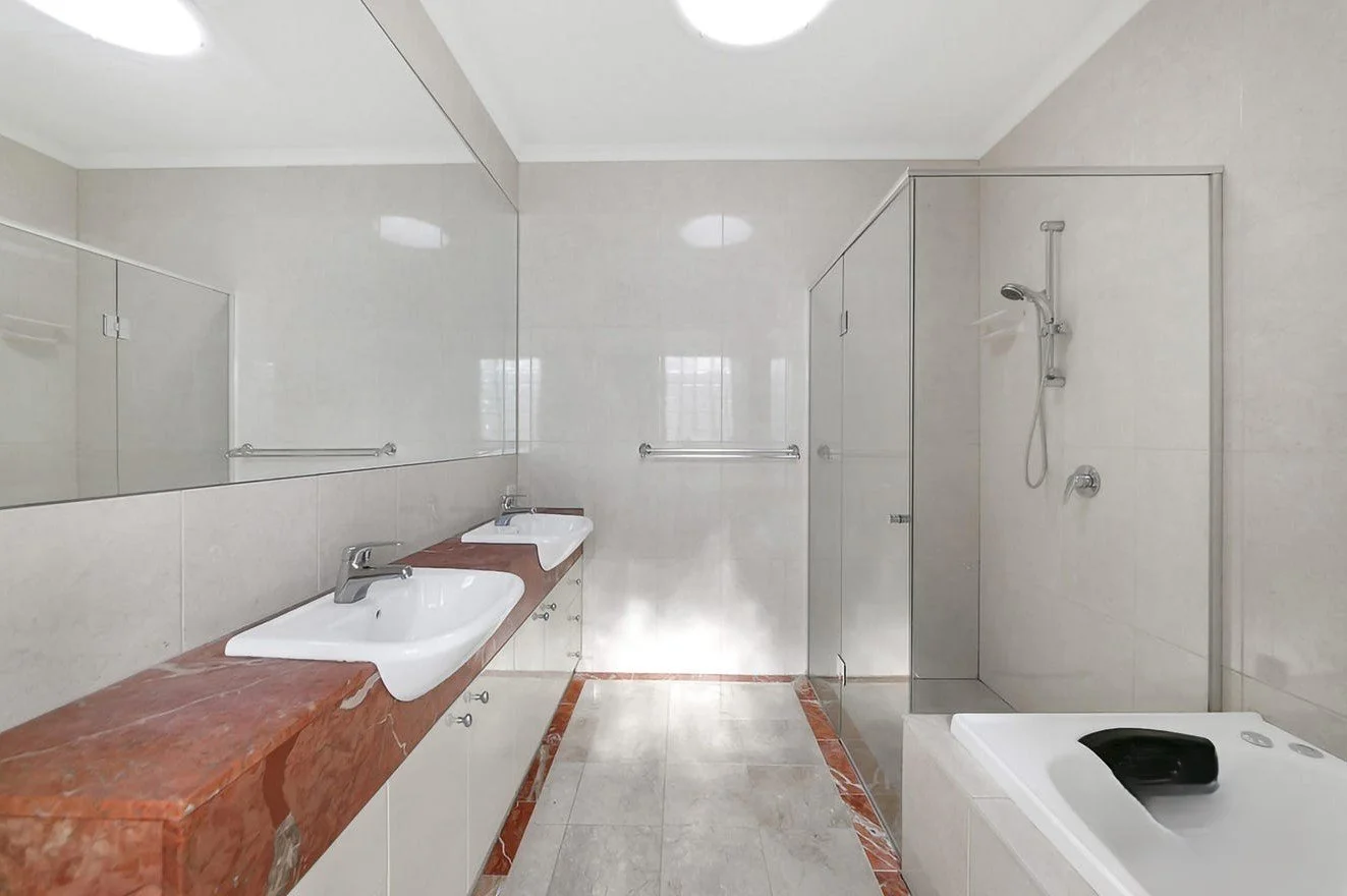 Main Bath.jpg