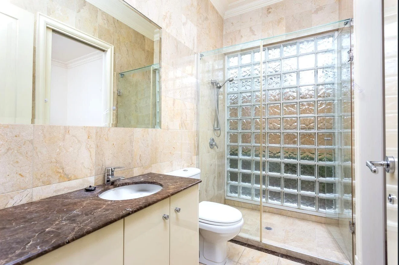 bath ensuite.jpg
