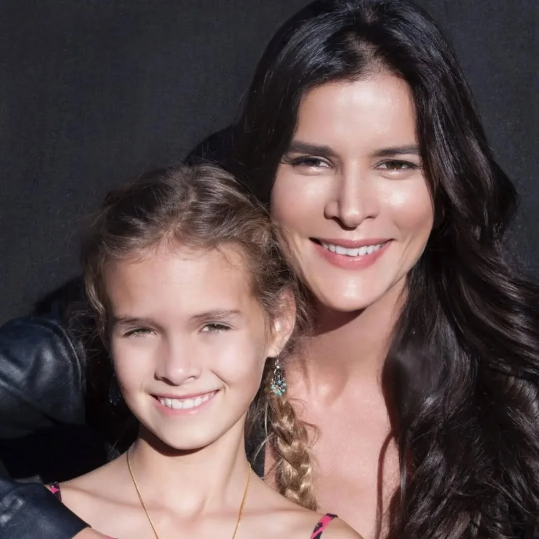 &iexcl;Gracias, a ti!
​Hoy, en este dia de acci&oacute;n de Gracias, quiero hacer una pausa para darle infinitas gracias al Universo por cada bendici&oacute;n, grande o peque&ntilde;a, pero sobre todo por ti que haces este viaje sea m&aacute;gico:
A 