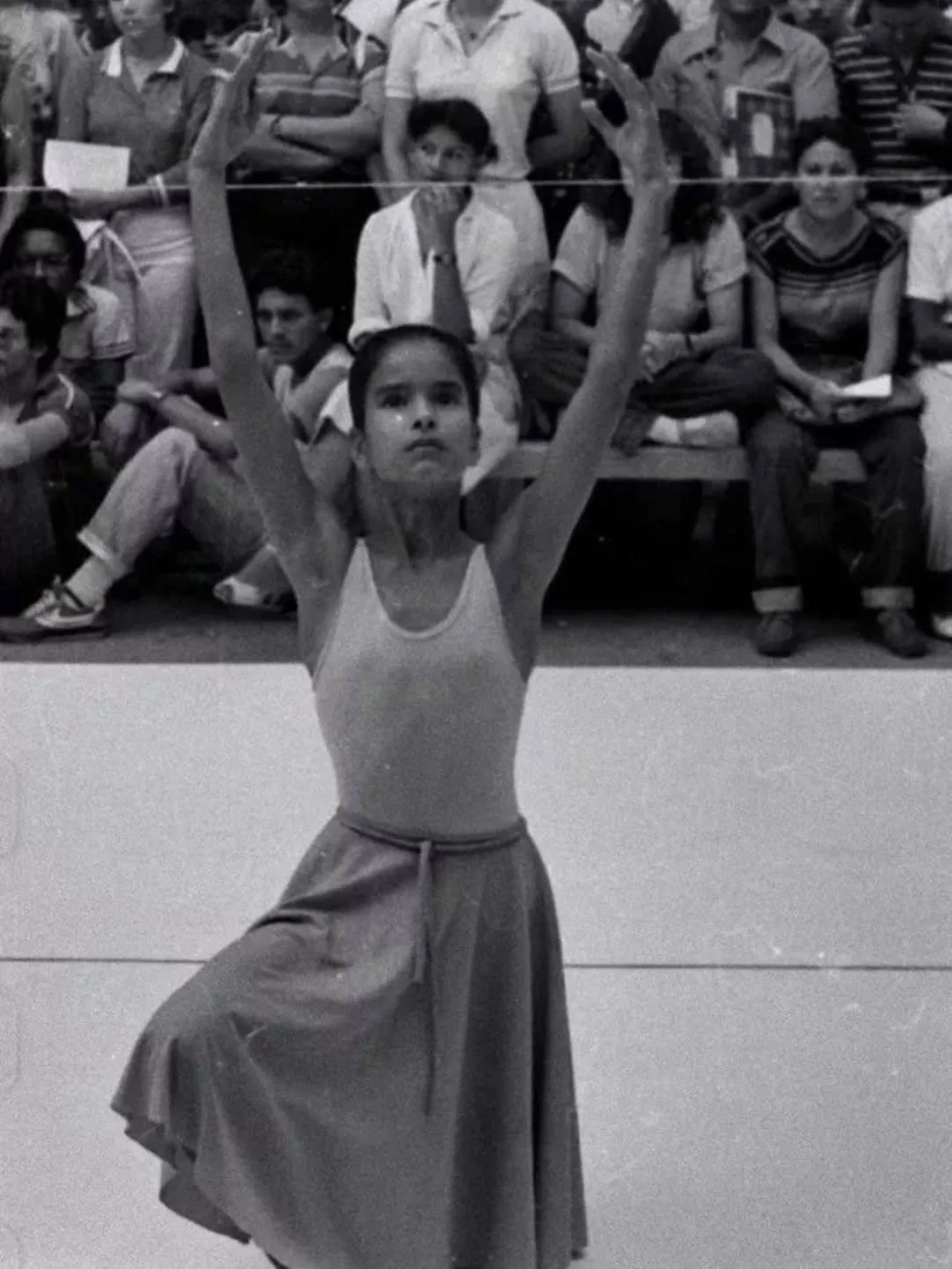 Desde que tengo uso de raz&oacute;n, he estado en un sal&oacute;n de danza.

Ah&iacute; aprend&iacute; mucho m&aacute;s que pasos.
Aprend&iacute; disciplina. Aprend&iacute; a sostener un sue&ntilde;o incluso cuando parec&iacute;a lejano. Aprend&iacut