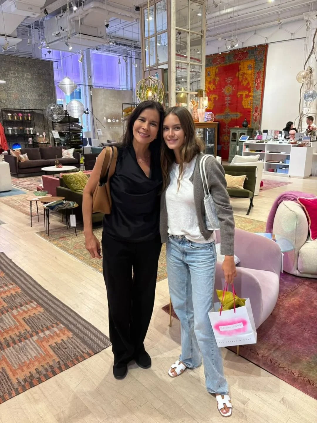 Feliz Domingo ❤️✨️

#PatriciaVelasquez