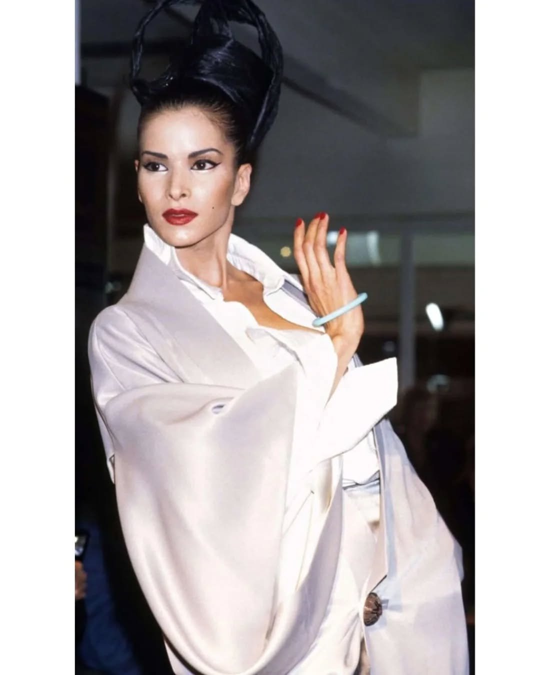 #tbt Runway @jgalliano 
#johngalliano #supermodels #runway #90sfashion