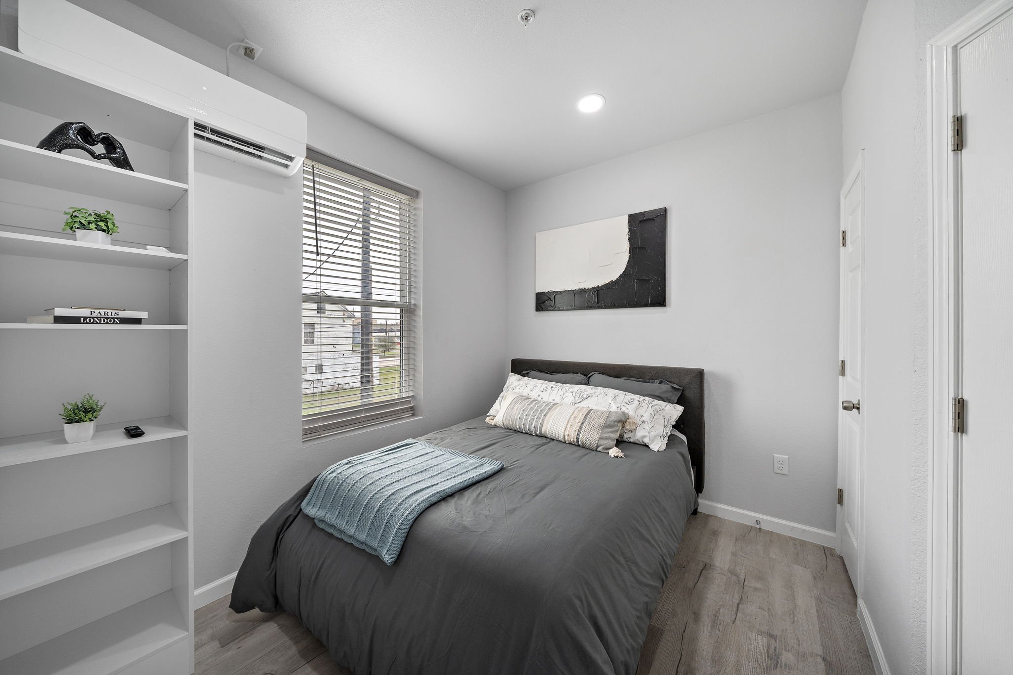 21-web-or-mls-2815 Church St HDR-139.jpg
