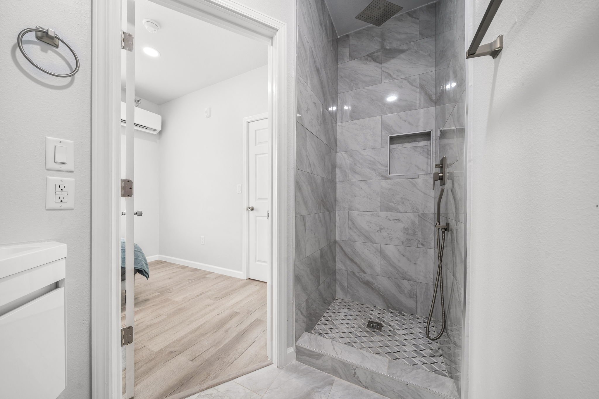 9-web-or-mls-John Tohme - 2813 Church St C and D HDR-198.jpg