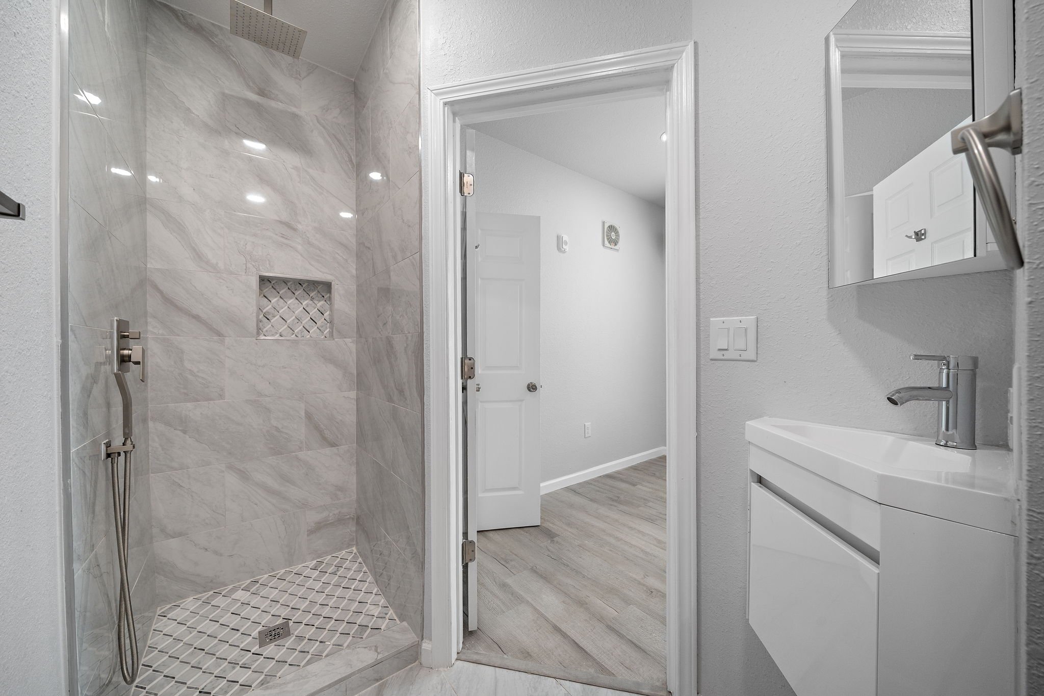 20-web-or-mls-2815 Church St HDR-124.jpg