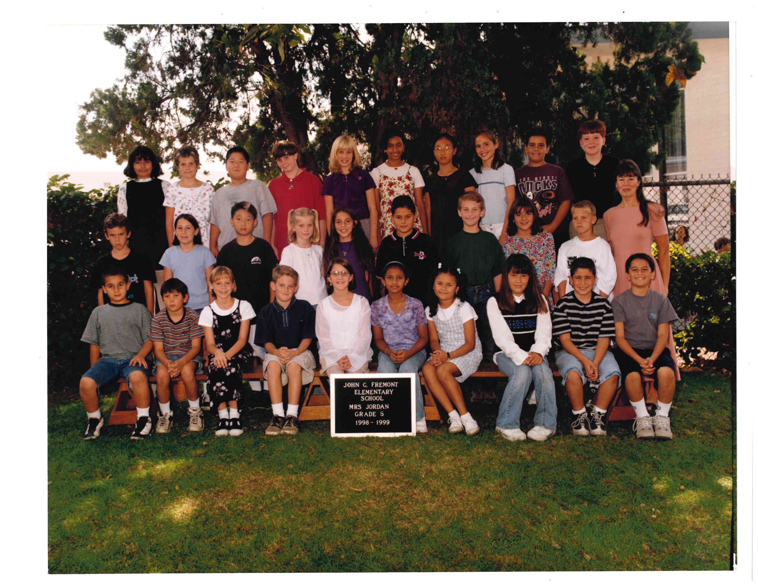 Mrs. Jordan's 5th Grade Class, 1998-1999