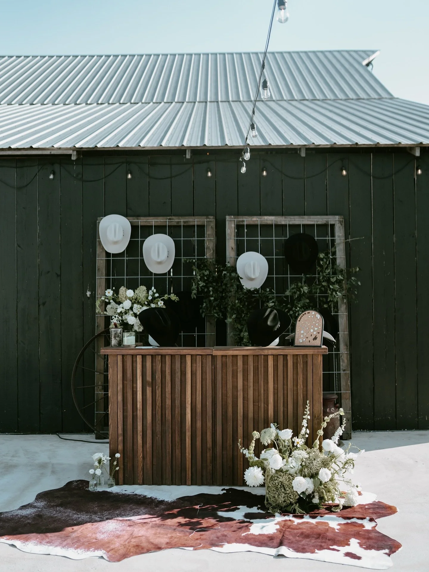 Mayven 31 Hat Co. hat bar 🤝 Your wedding, rehearsal dinner, welcome party, whatever 🤠 

Link in bio to inquire!

Photography | @adelynnreesephotography