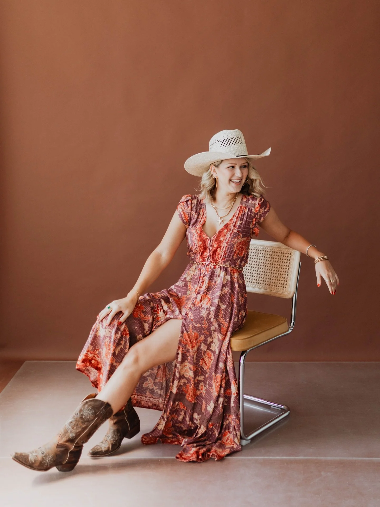 Straw season entering the chat 🌾🤎

Photo | @alyssabarletter