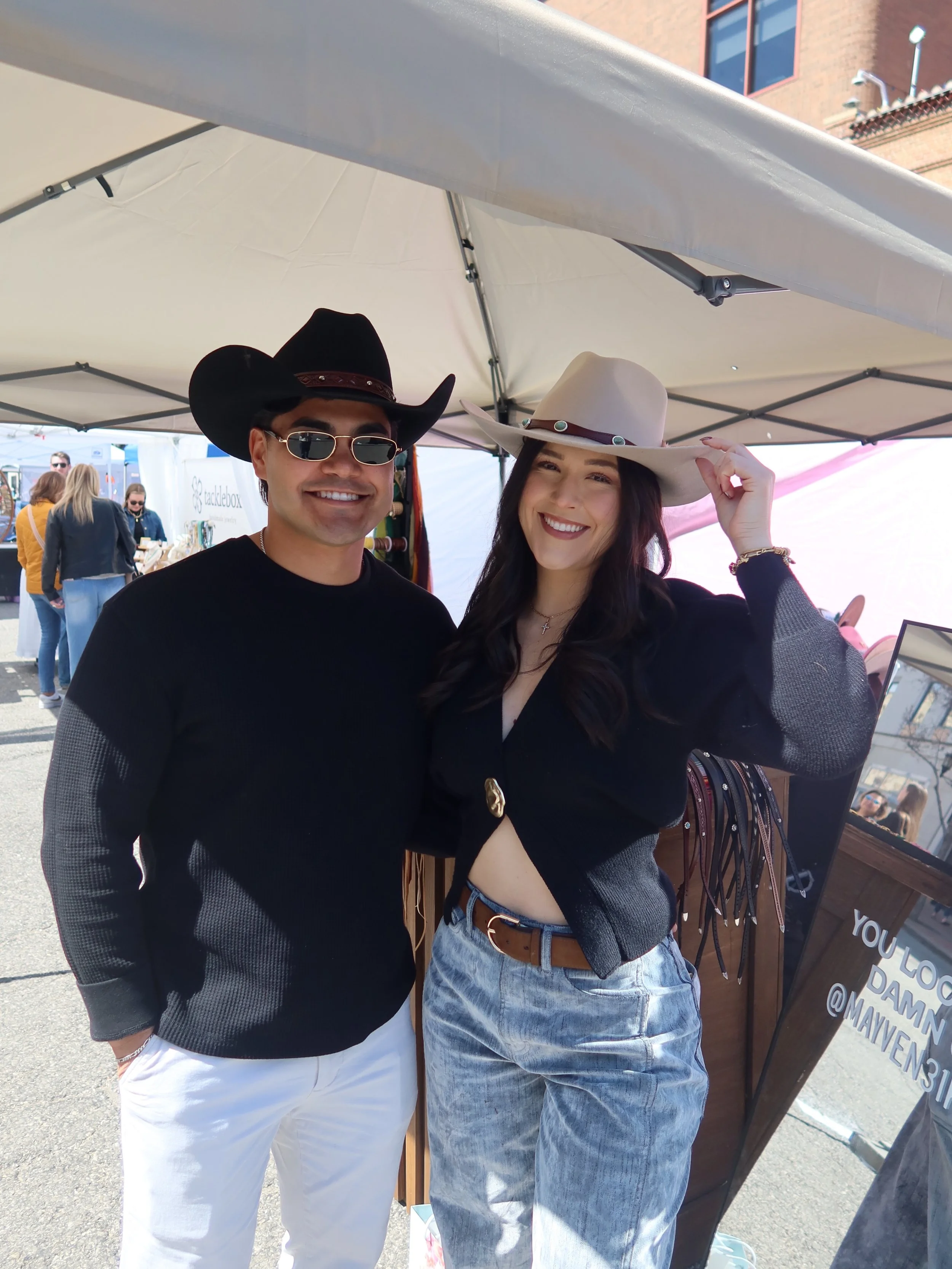 Scenes from @countryclubplaza 🤠 Couples who @mayven31hatco together, stay together 😘 

#countryclubplaza #customhat #hatbar #kansascity #thingstodokc