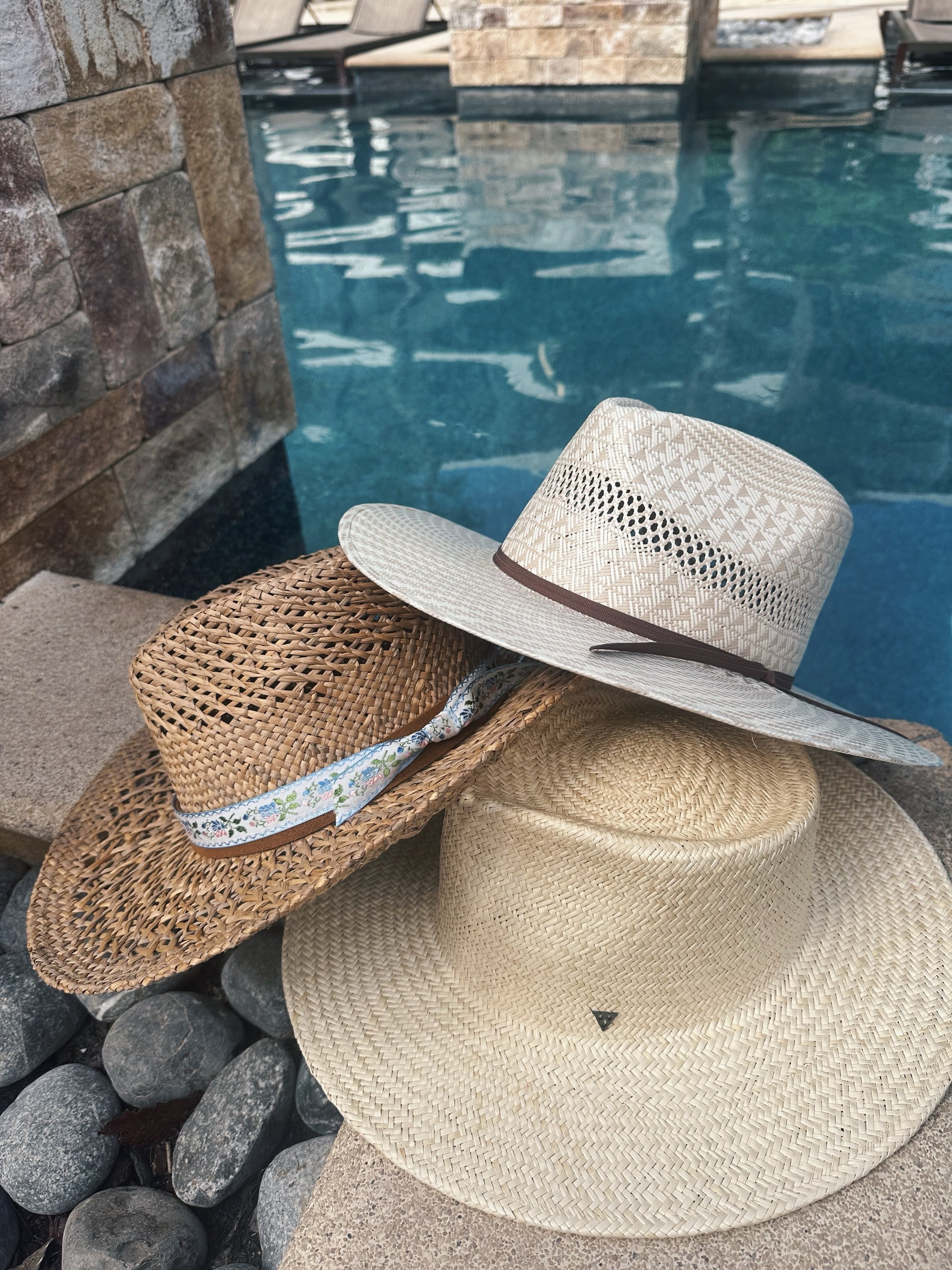 Mayvens in Mexico 🌴🍻🤠 Not a sunburn in sight 😎

www.mayven31hatco.com 

#mexico #sunhat #strawhat #cancun #vacation