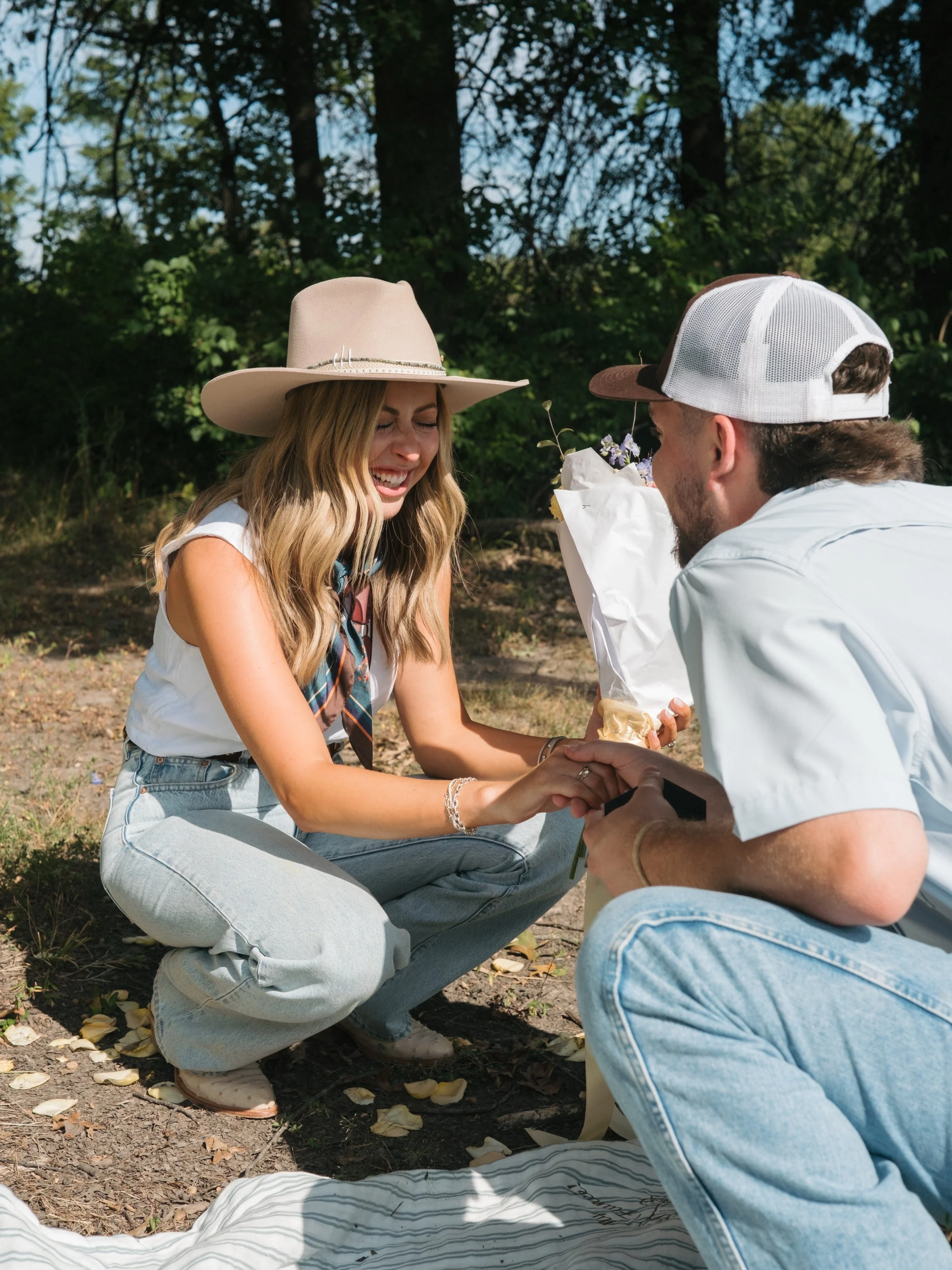 Sponsored by Keyhole Tavern 🤠 

Photography | @halliesigwing 

#engaged #horsebackriding #hatmaker #cowgirlfashion #westernwedding