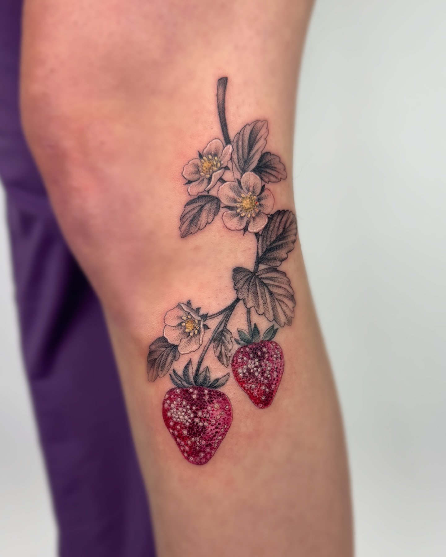 ✧ Glitter Strawberries ✧
.
Glittery strawberries for Alissa! 
I got to do something a little experimental while doing a trade with @nyc.hairgoddess !
. 
If you&rsquo;re a fan of fun, bright, vibrant hair make sure to check out Alissa&rsquo;s work! 
.