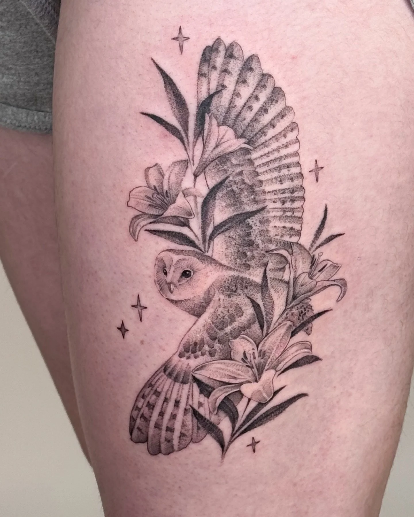 ✧ Magical Owl
.
An adorable barn owl with Lillies for Magdalene! 
Thank you for the trust! 
Completely obsessed with dark, whimsical, magical creatures in nature - themes 🥹 I would Loveee✨ to do more tattoos like this! Especially with some color! 

