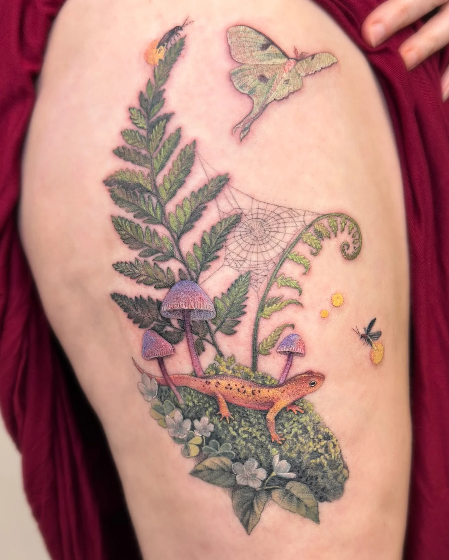 ✧ Forest floor
.
One of my favorite projects that got finished more recently! 
An adorably lively forest scene featuring a newt, fireflies, and luna moth! 
Thank you so so much to Alicia for the trust! It was a pleasure to work with you on this with 