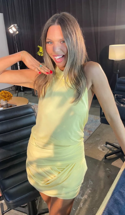 Bec’s Zacharia, Maf’s australia season 13, in a yellow dress smiling.