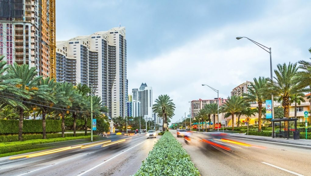 Sunny Isles Moving company insight on traffic, parking and strict move windows on collins avenue moves