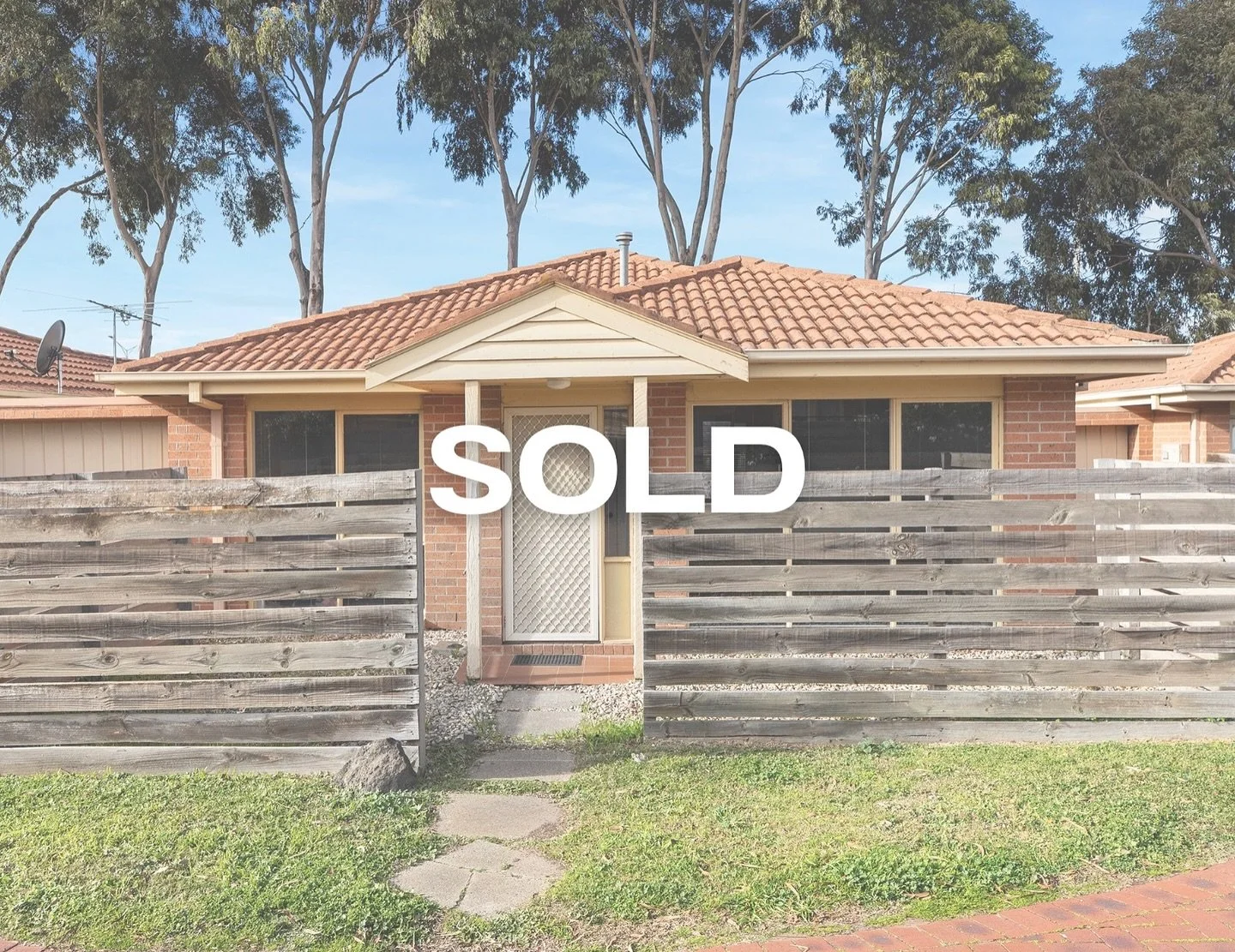 SOLD

2/103 Pasley Street, Sunbury ☀️

Another great result for our valued client who was seeking to offload an investment property. Guided by our expert advice, every step of the way. 

For any enquiries please contact our office. 

@rosinsmythreale