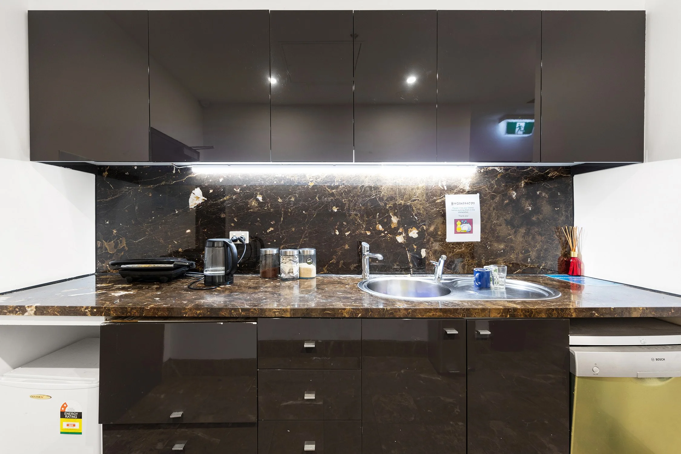 9 Kitchen.jpg