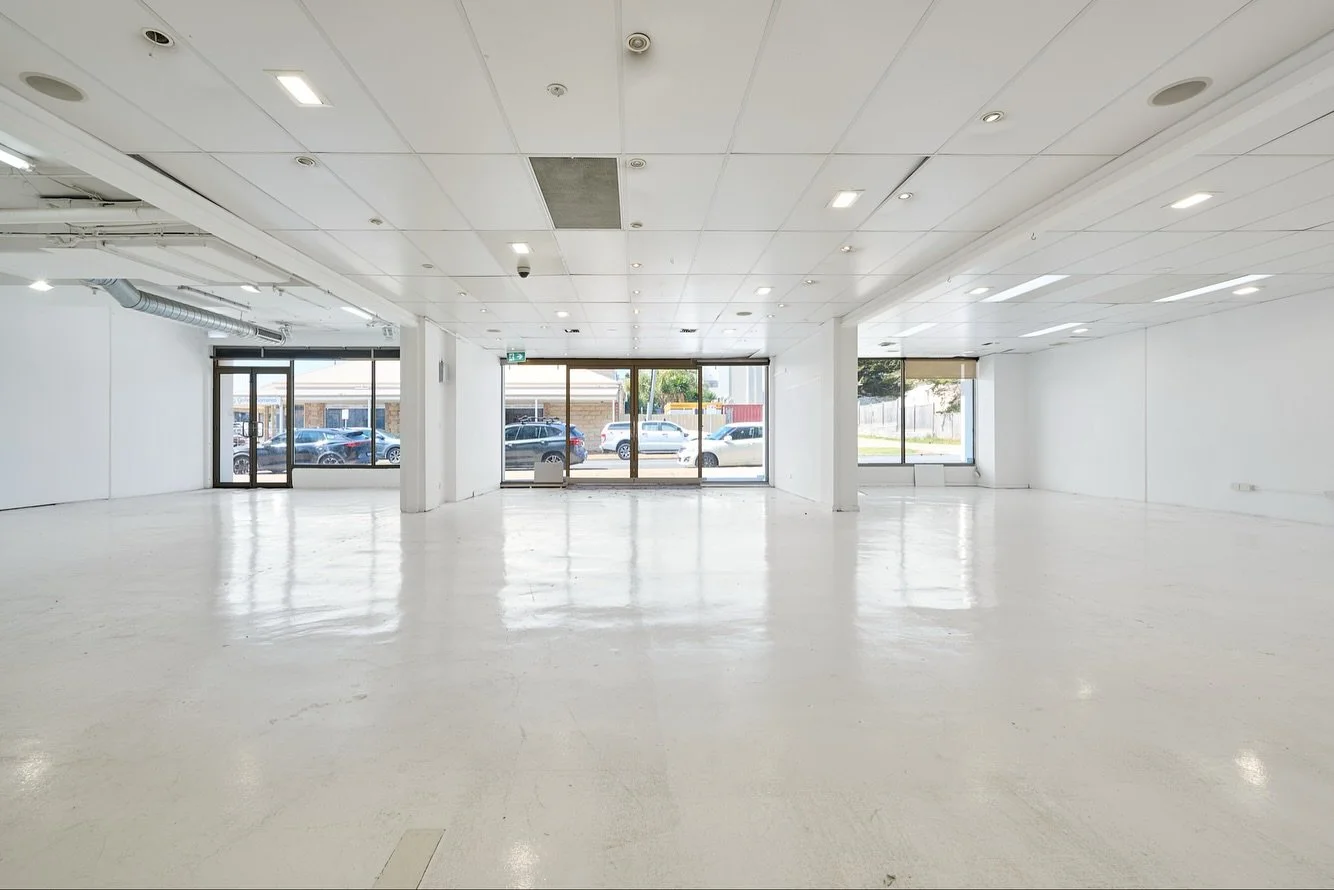 For Lease. 

4 &amp; 5 / 119-125 Ocean Beach Road, Sorrento

A rare chance to secure a highly visible retail or showroom space in the heart of Sorrento&rsquo;s bustling coastal precinct.

Approx. 200m&sup2;* versatile open-plan space &ndash; or split