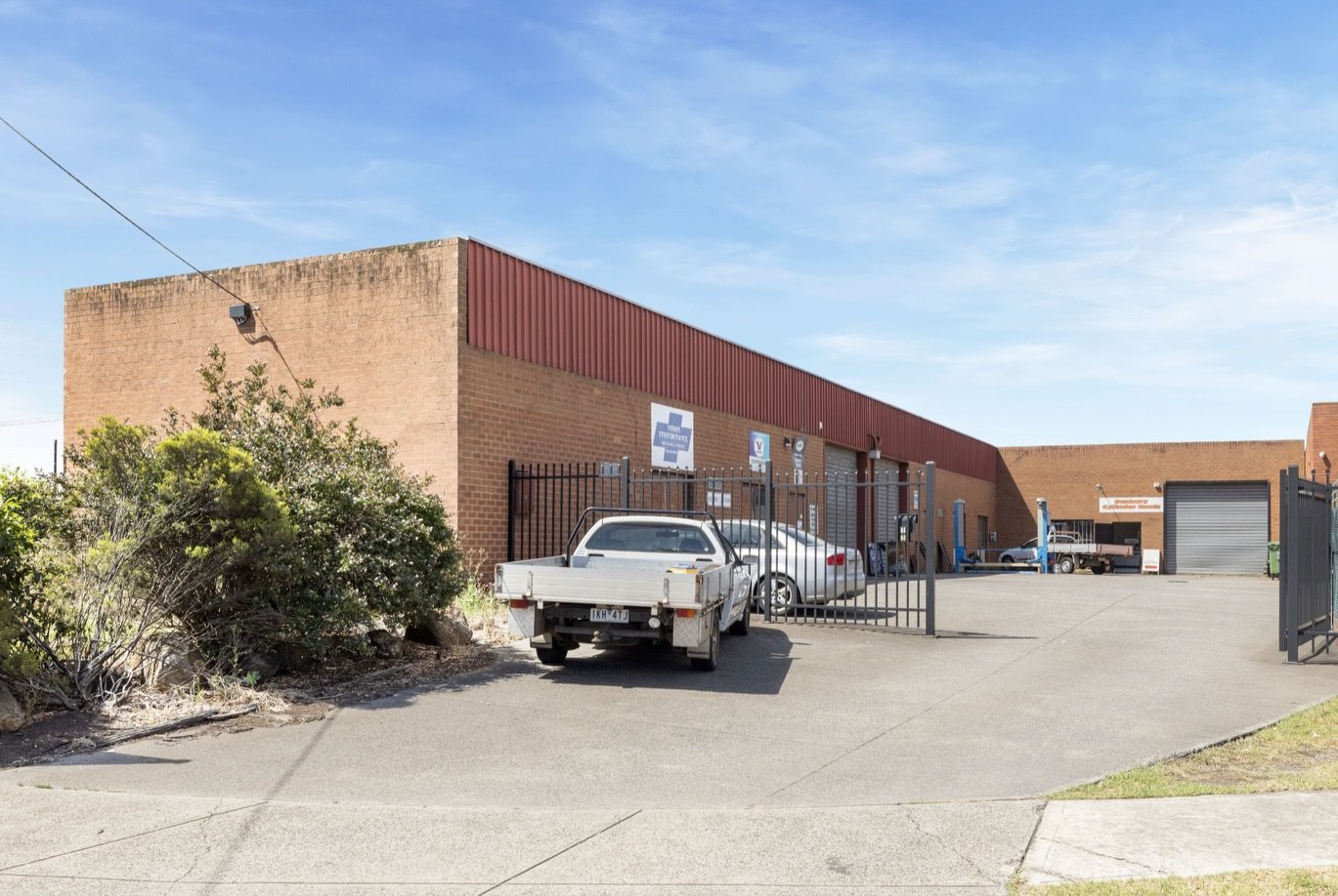 For Lease. 

1/13-15 Sussex Court, Sunbury. 

Versatile warehouse in Sunbury&rsquo;s industrial precinct. A well-appointed warehouse in a prime industrial location. 

For more details or to arrange an inspection, please contact the listing agent:

Ma