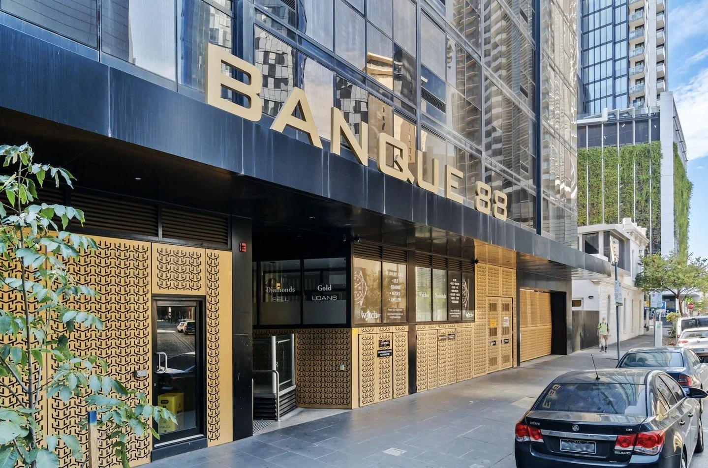 RS&amp;P | Market Release

Entry-Level Southbank Investment
Shop 1 / 33 Clarke Street, Southbank

&bull; Leased investment with attractive yield
&bull; Ground floor retail asset, positioned within Banque 88 residential tower
&bull; Capital City Zone 