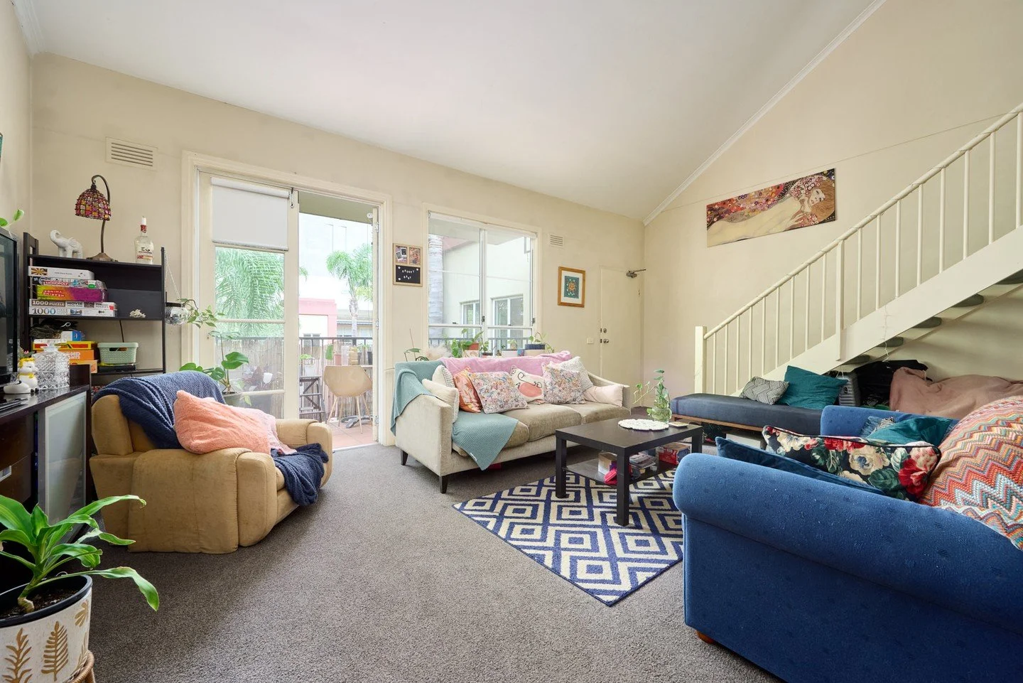 Carlton. Parkside. 3 bedrooms. Original condition.

These don't come up often.

11/52 Leicester Street sits on the edge of the CBD in a low-rise boutique complex &mdash; oversized proportions, leafy outlook, high rental demand precinct.

Priced to mo