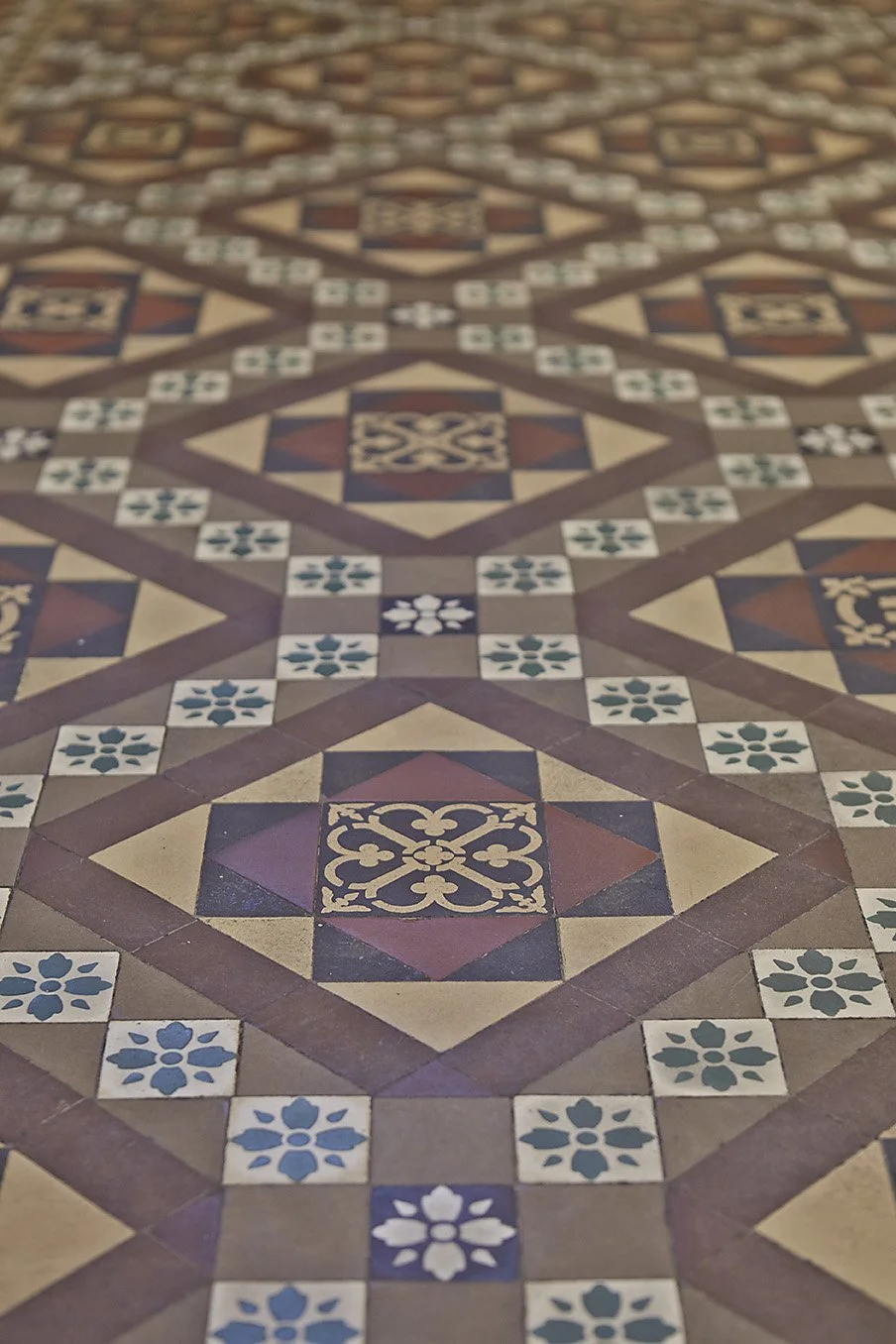 Earthy tone tiled floor