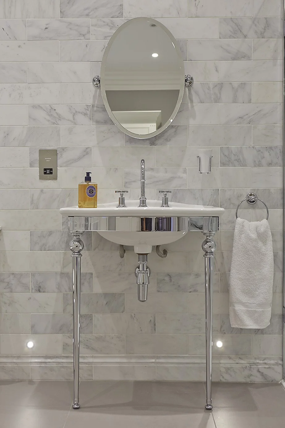 Metal and ceramic bathroom fixtures, oval mirror