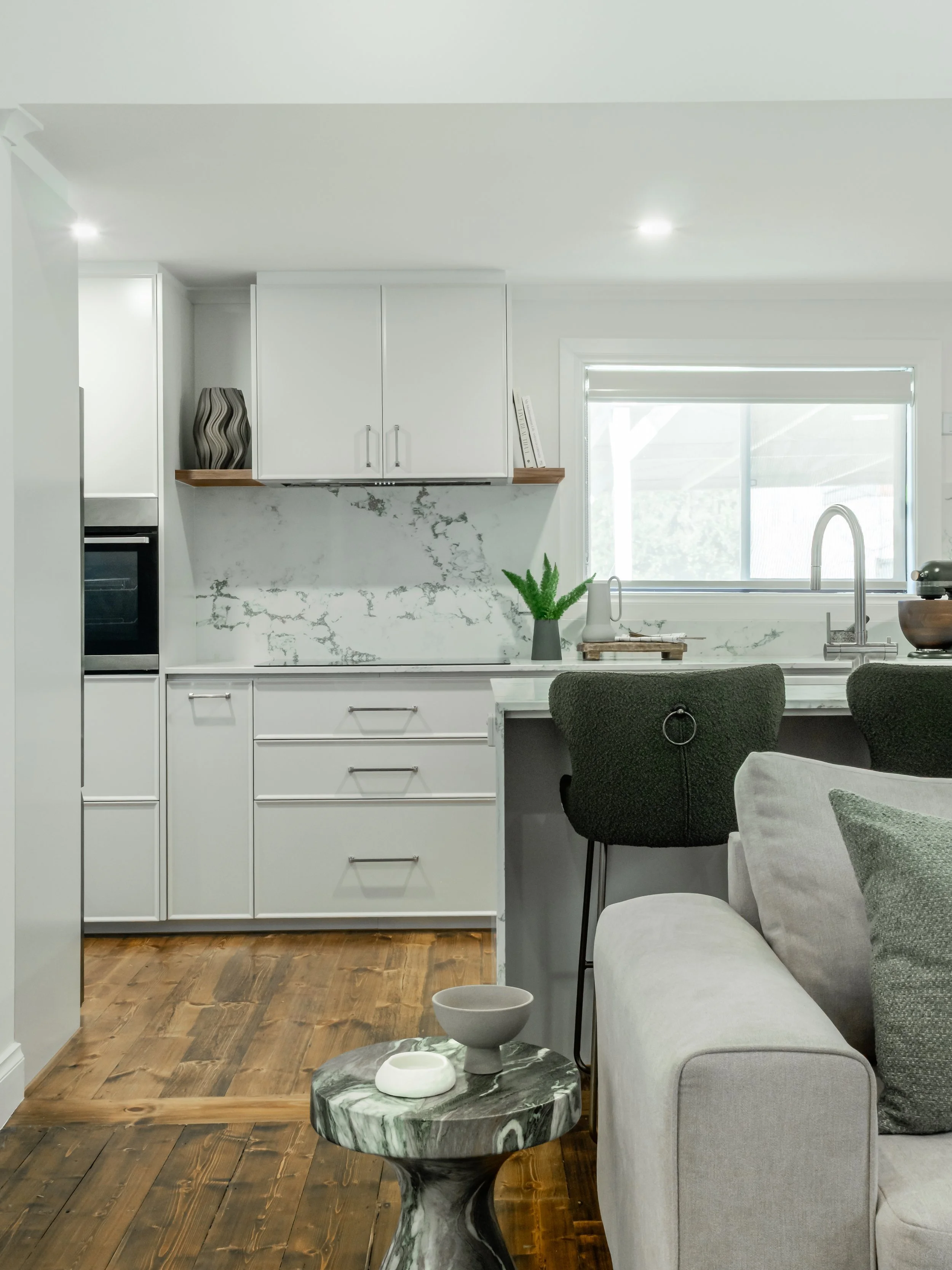 wider view of living area, and open plan kitchen 