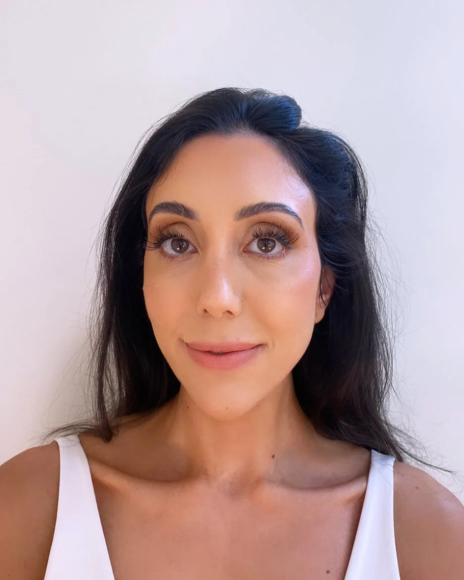 Blessed to have the such amazing clients 🥹
A neutral smokey eye for Helena’s daughters christening 🤍
#melbournemua #makeup #makeupartist #makeuplooks #formalmakeup #formal #muasupportpage #melbournefreelanceartist #freelancemua #makeupartist