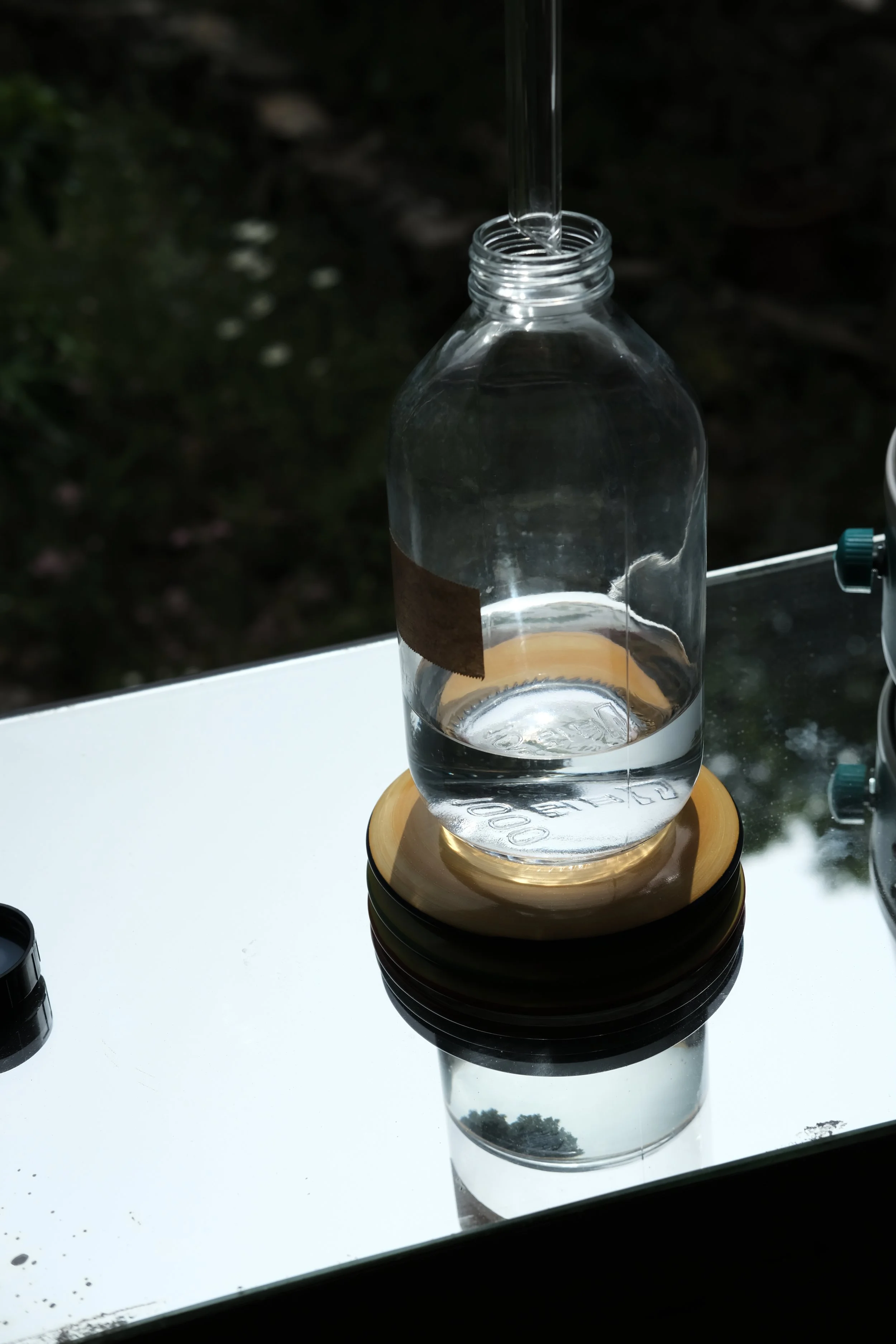 	
Alambic et distillation au soleil avec aimant et miroir