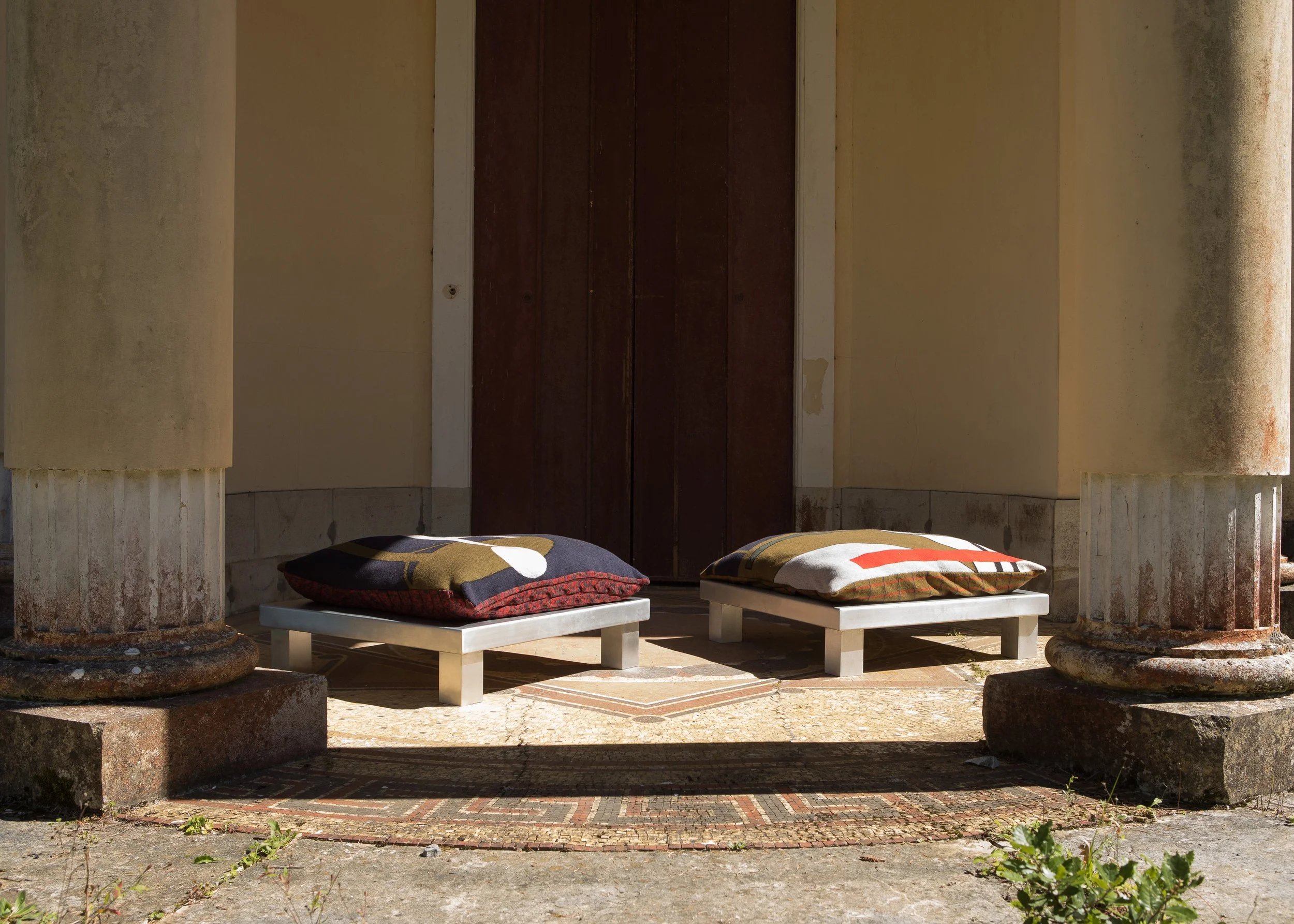 ottoman aluminium et coussins laine italienne