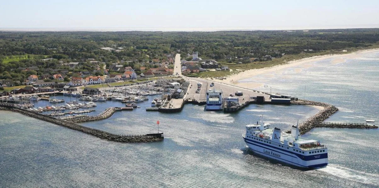 14-laesoe-havn-luftfoto.jpg